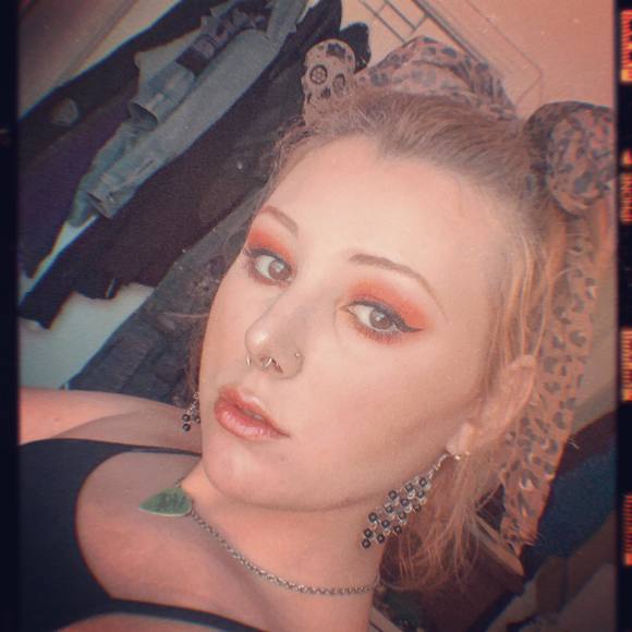 Meet your Posher, Alex - Picture 1 of 1